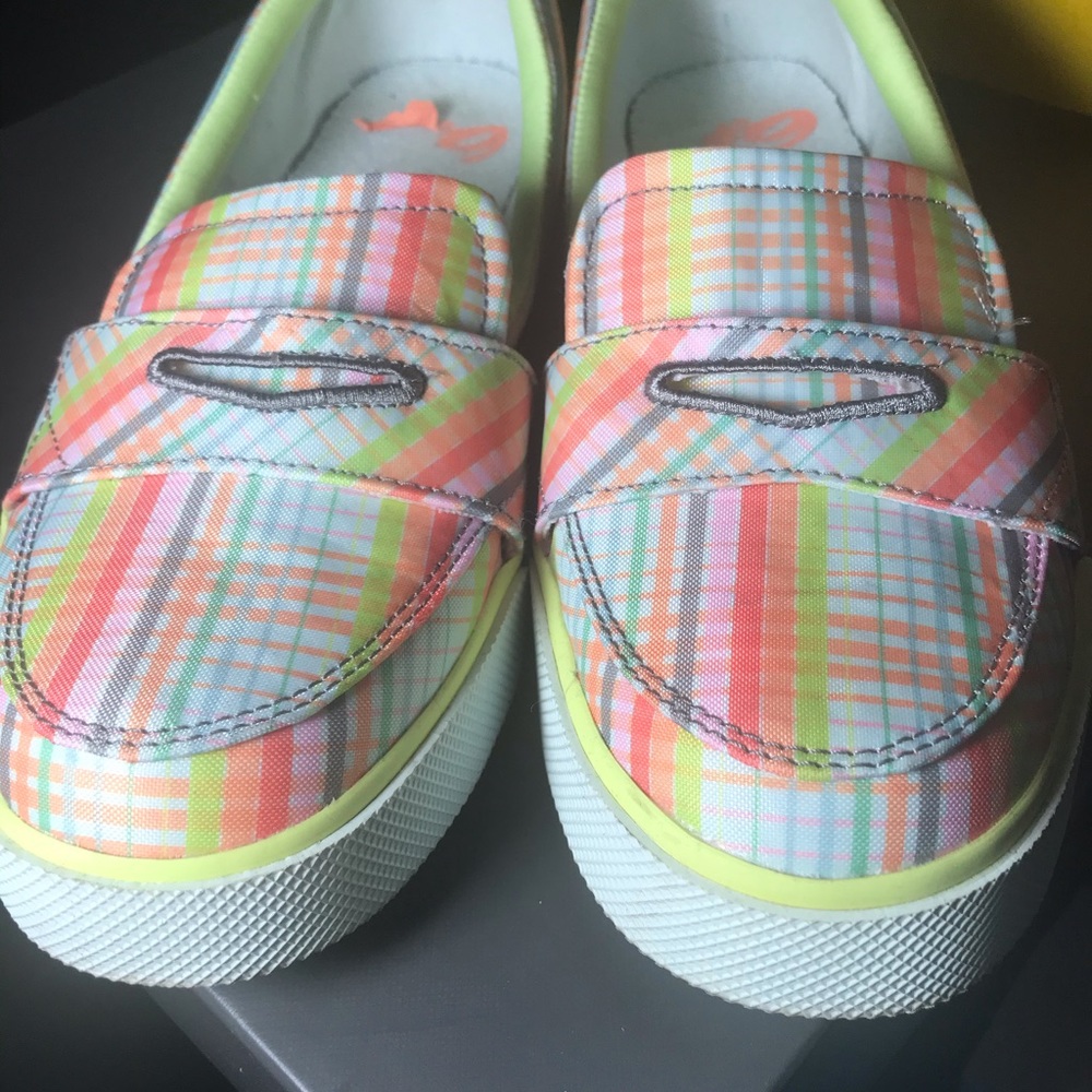 Nike slip-on sneakers - clean!